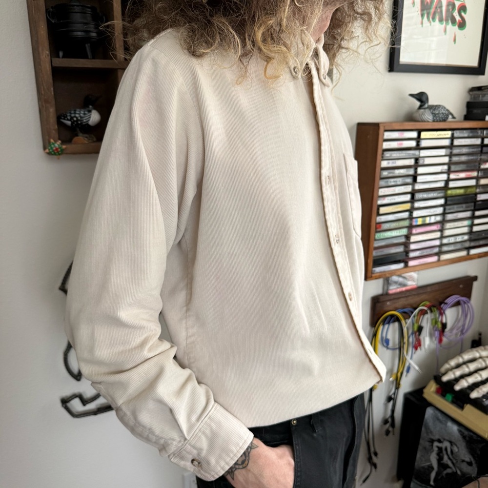 ๐ SOLD ๐ Vintage 80s Eddie Bauer Pinwale Corduroy Long Sleeve Button Down ~ S - Picture 2 of 9